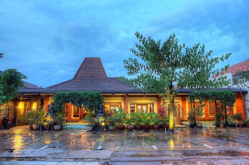 Maharani Guest House Jogjakarta Buitenkant foto