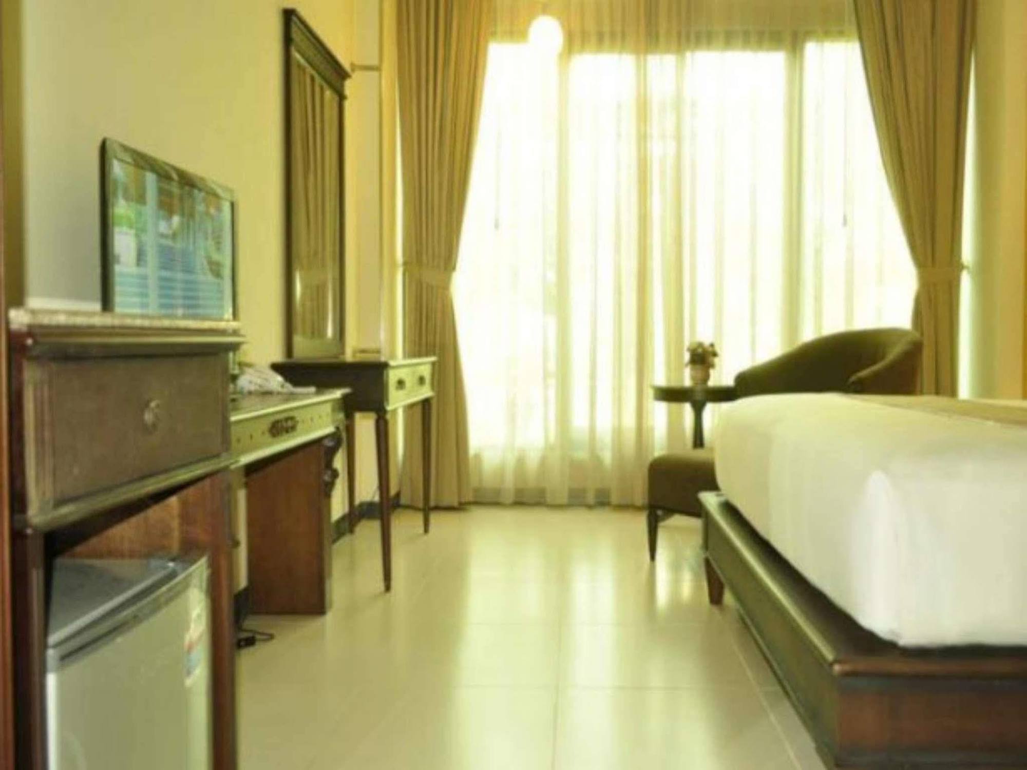Maharani Guest House Jogjakarta Buitenkant foto